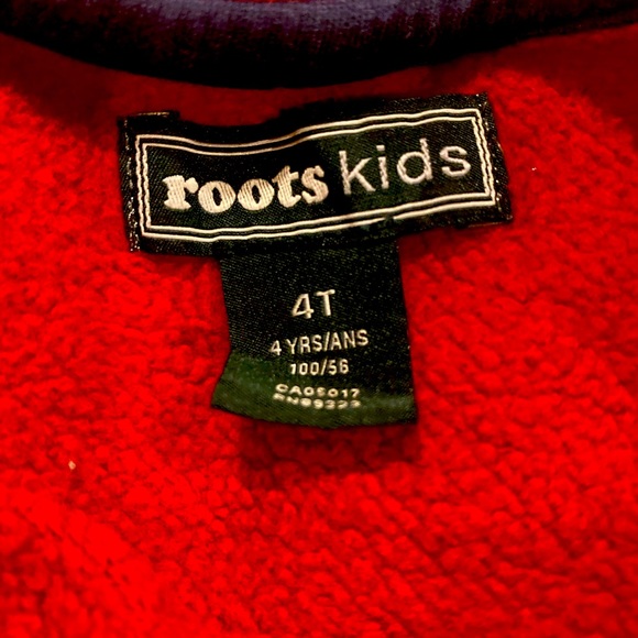ROOTS 4T toddler sweatshirt in excellent condition. Barely worn. - Picture 2 of 3